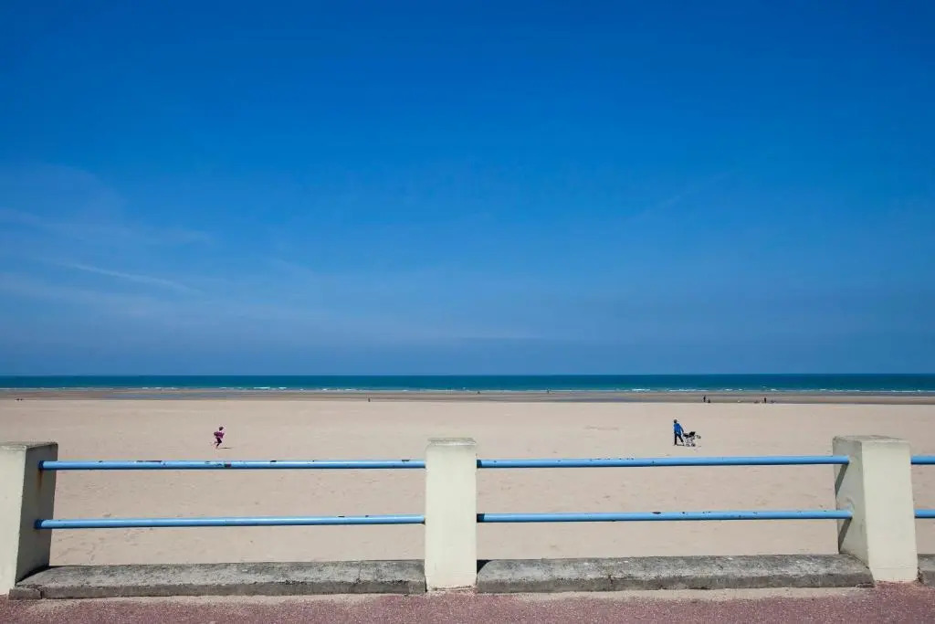 Appart Résidence proche plage avec piscine et parking couvert privé