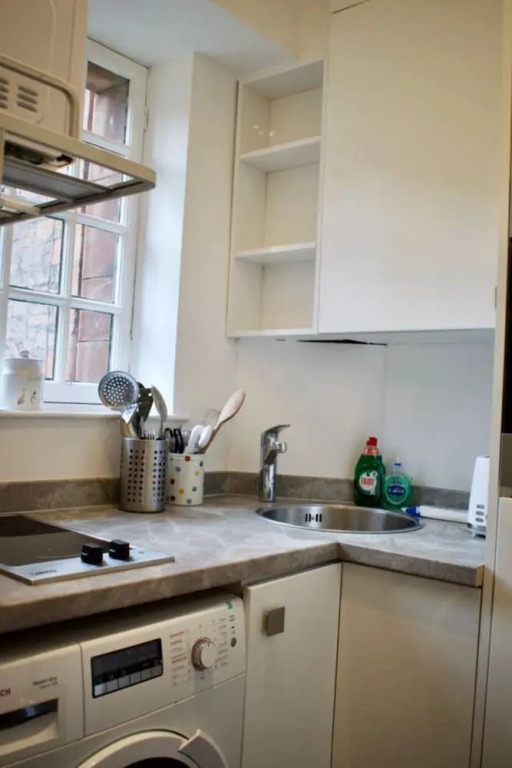 Cosy 2 Bedroom Apartment in Dean Village