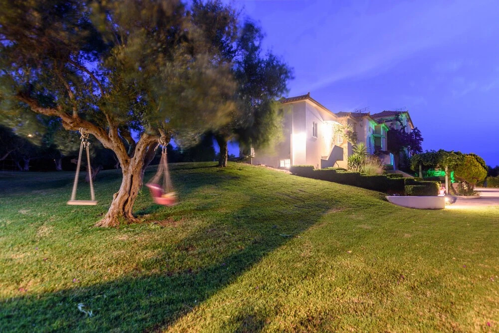 Kyparissia Garden Retreat - Cosy Master Suite