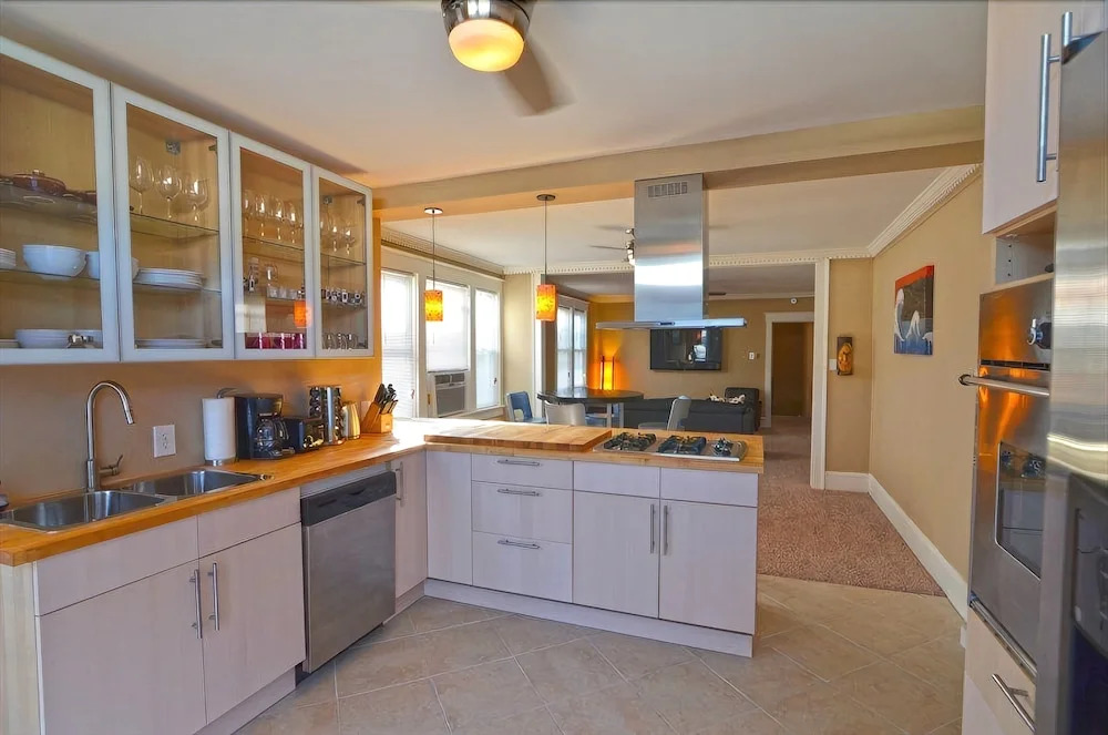 943 Asbury Ave #350045 2 Bedrooms 2 Bathrooms Apts