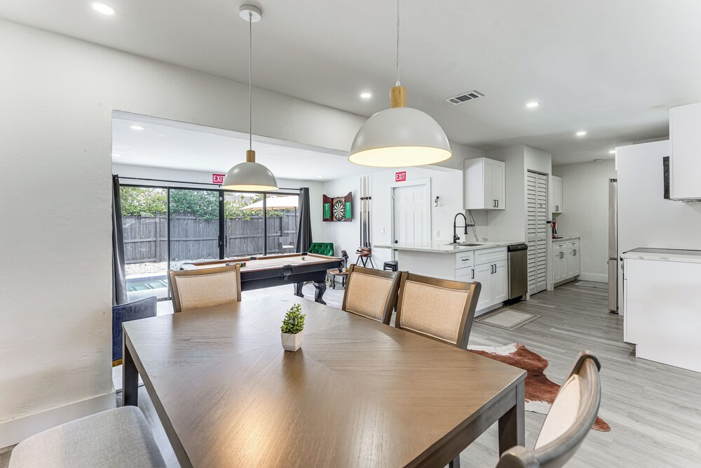 Private Pool & Game Room 6 Mi to Hard Rock Stadium