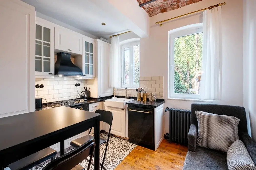 Flat With Balcony 8 min to Istiklal Avenue