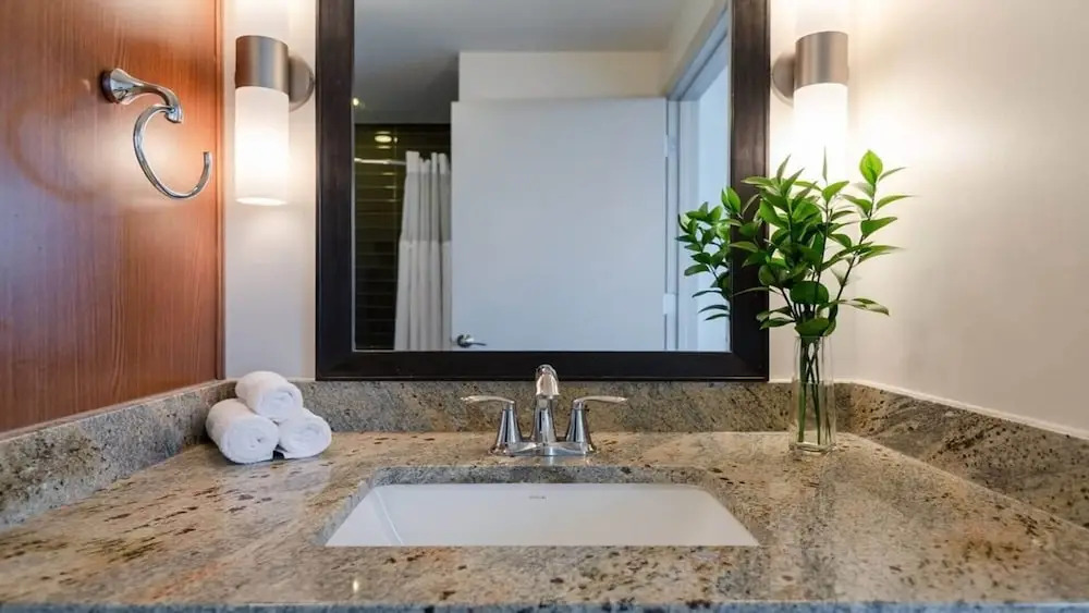 26th FL Bold CozySuites w/pool, gym, roof