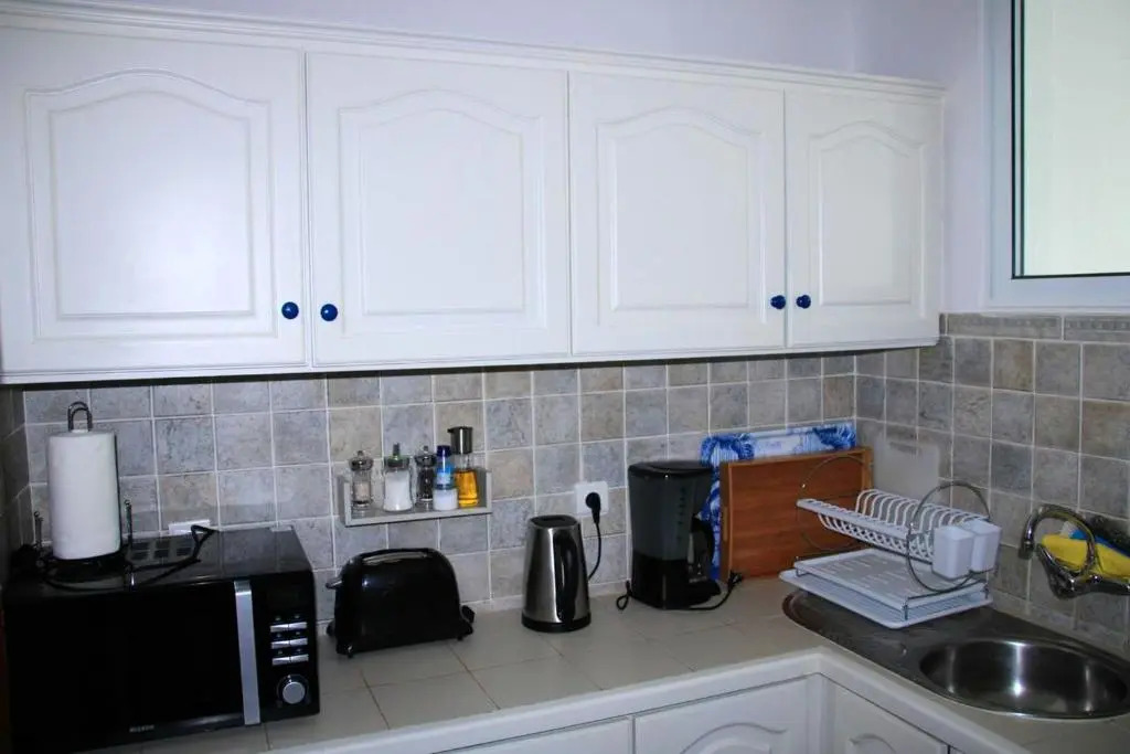 One bedroom bungalow with sea view enclosed garden and wifi at Funchal 1 km away from the beach