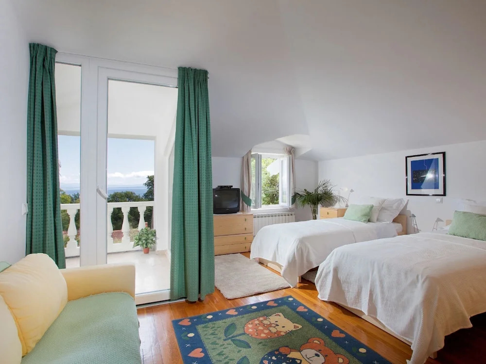 Villa Lovran, heated pool and Spa