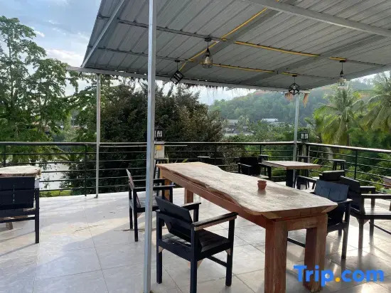 Meet Sunset Villa Luang Prabang