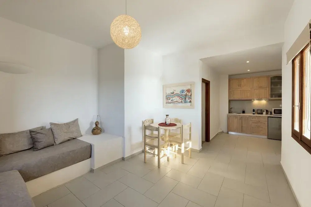 One bdr Apartment for 4-sea View-hot Tub-parking