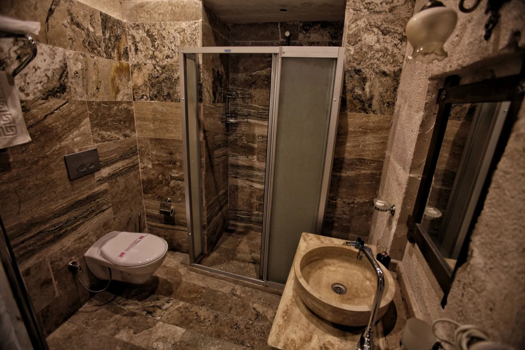 Emit Sakura Cave Hotel