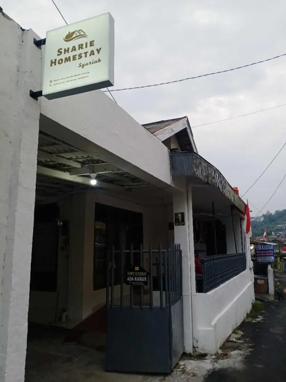 Express O 91597 Sharie Homestay Syariah