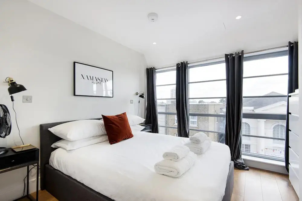 Panoramic Peckham Home by the Overground Station