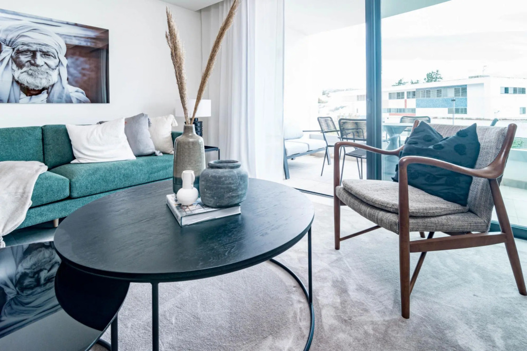 Inf4.2m- Modern City Apartment, Families Only