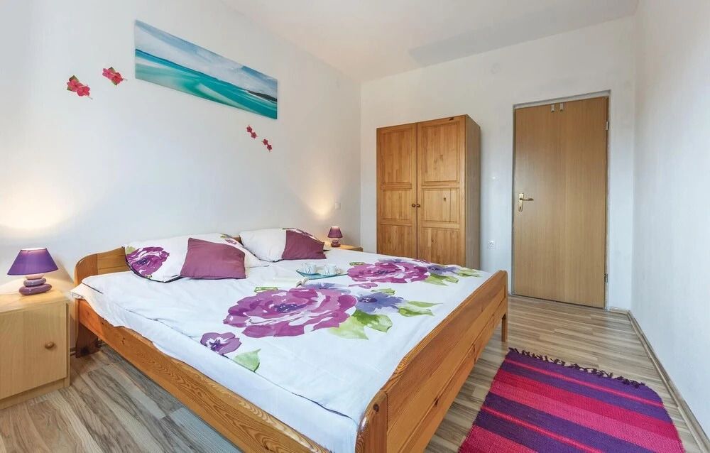Three-Bedroom Holiday Home In Divsici