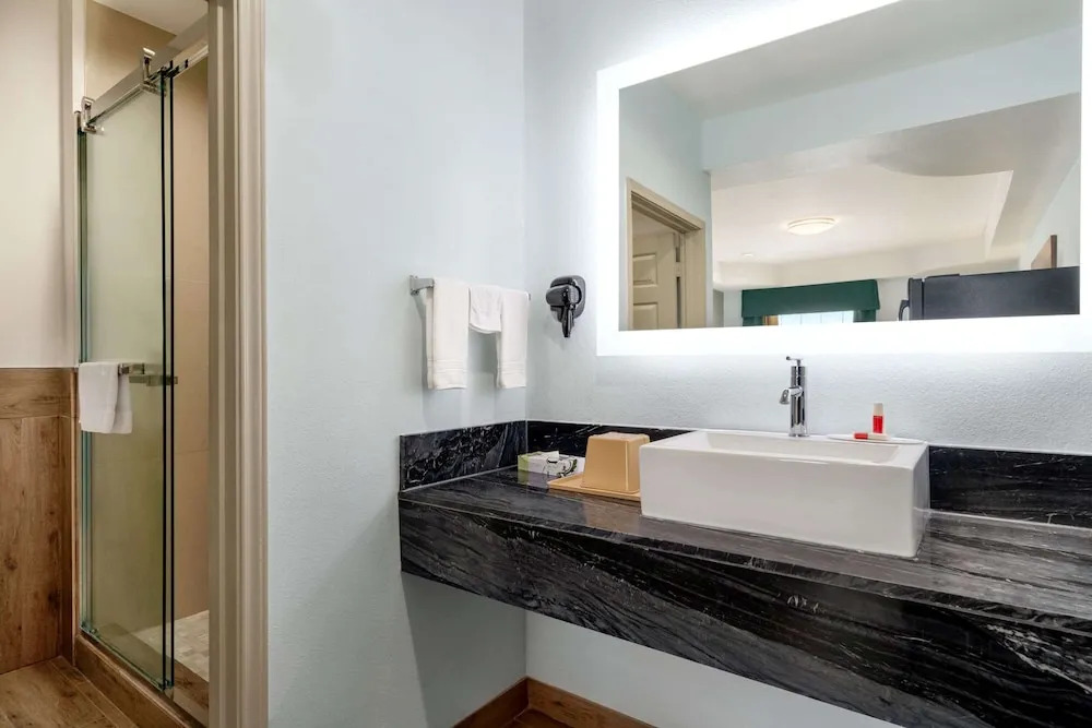 Scottish Inns & Suites