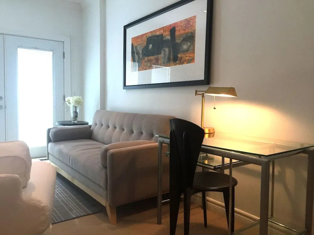 Beautiful Two Level House in Yorkville