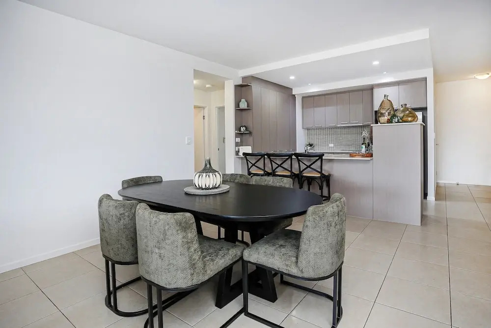 Luxury Cairns Stay with Pool and BBQ