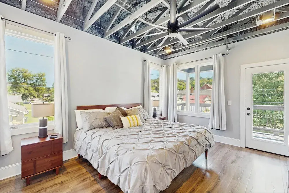 Walkable Gem! Dtwn Chattanooga Base w/ Balcony