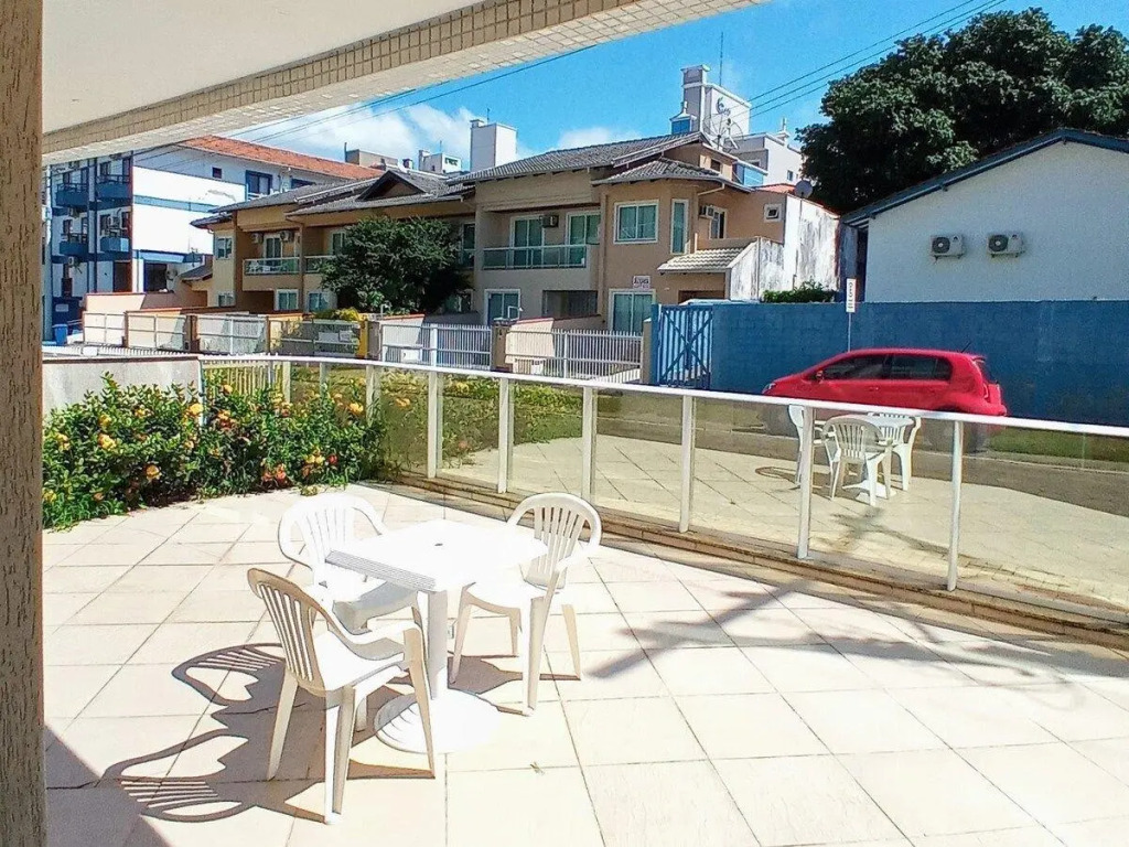 Ar 001 Amplio Dpto Con Patio Privado Excelente Ubicación Céntrica