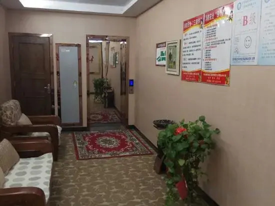 Yingshan Tianxiao Station Hotel