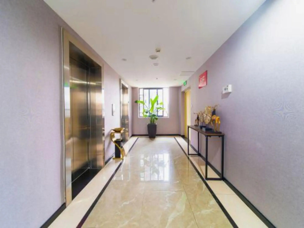Chengdou huangyueguojihotel