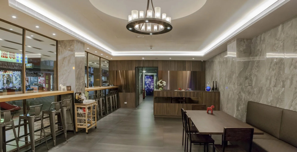 Roaders Plus Hotel - Theme