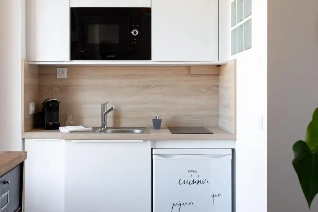 Furnished air-conditioned studio classified 2 stars near the beach&old port
