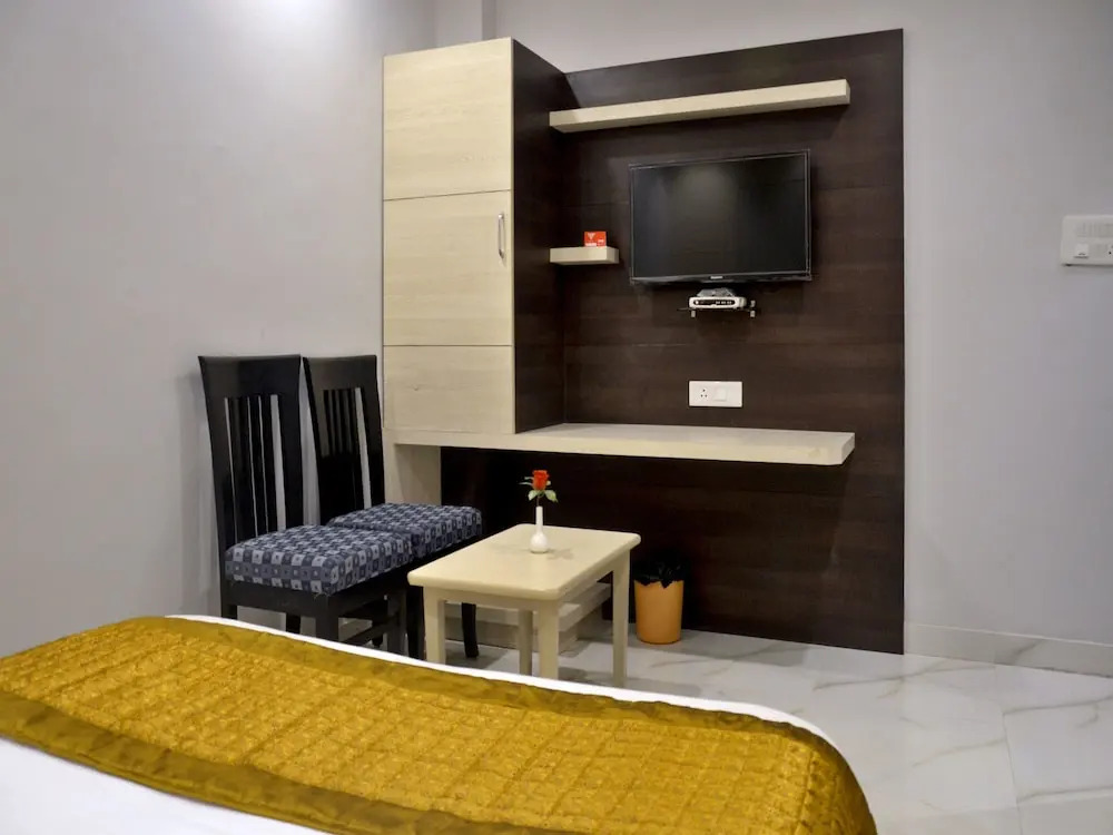 OYO 7044 Hotel Megha