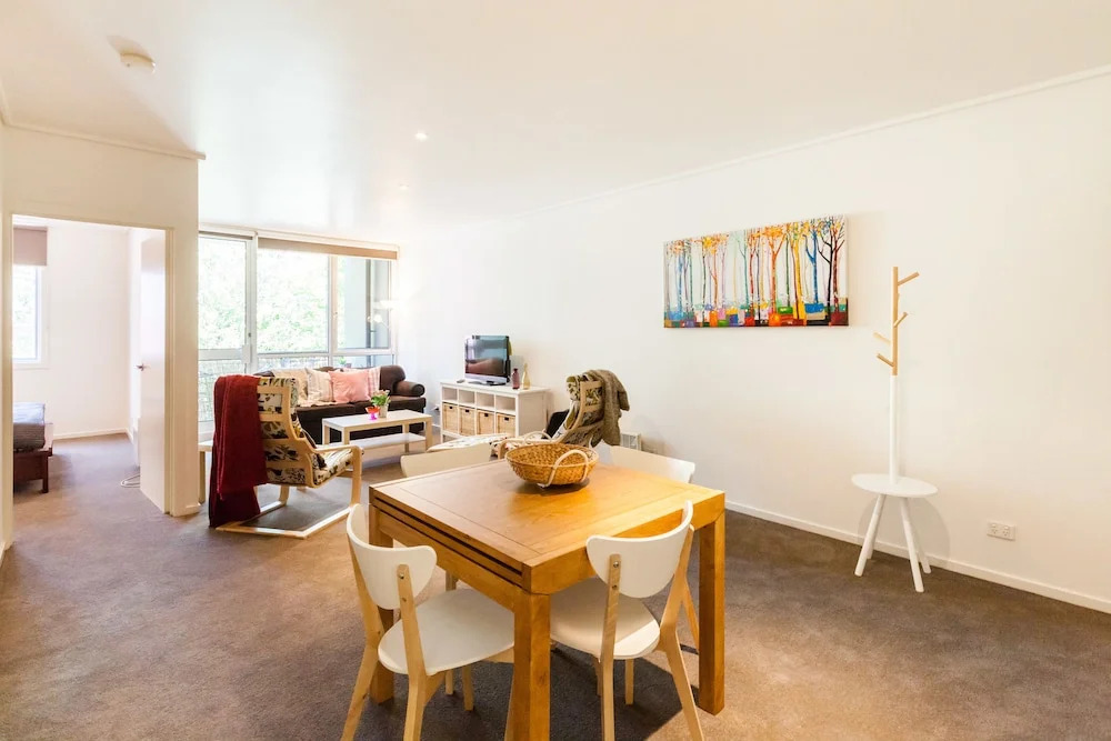 NAOMI, 2BDR South Melbourne Apartment