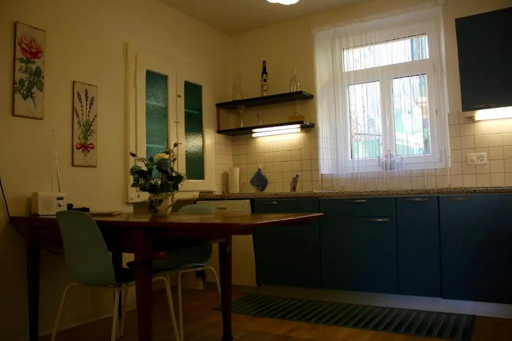 1912 - Apartment - old town