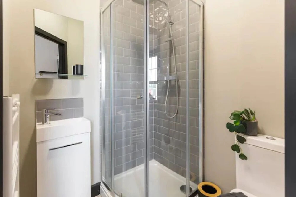 OnPoint-MODERN Studio Apt City Centre F6