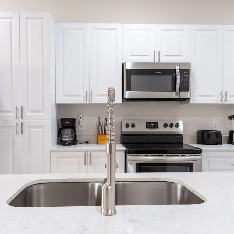 4449 Lovely 5BD For Your Family