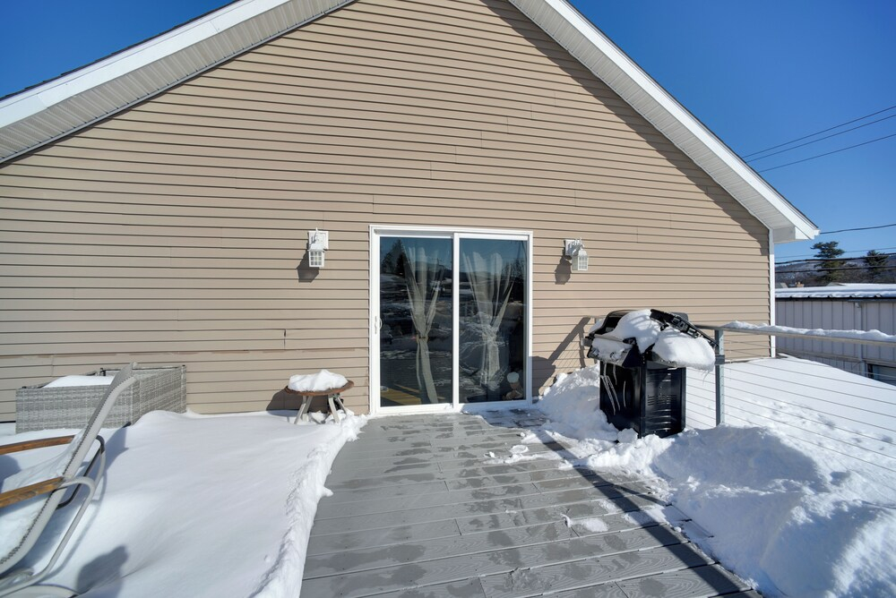 3 Blocks to Lake George Village: Spacious Home
