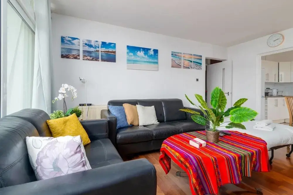 Amazing 2 Bedroom Flat in East London, Fits 5