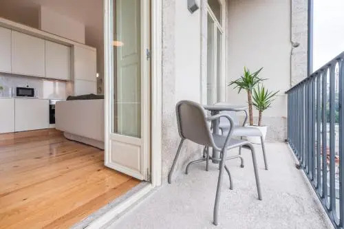 TPC Yellow Tiles Apartment