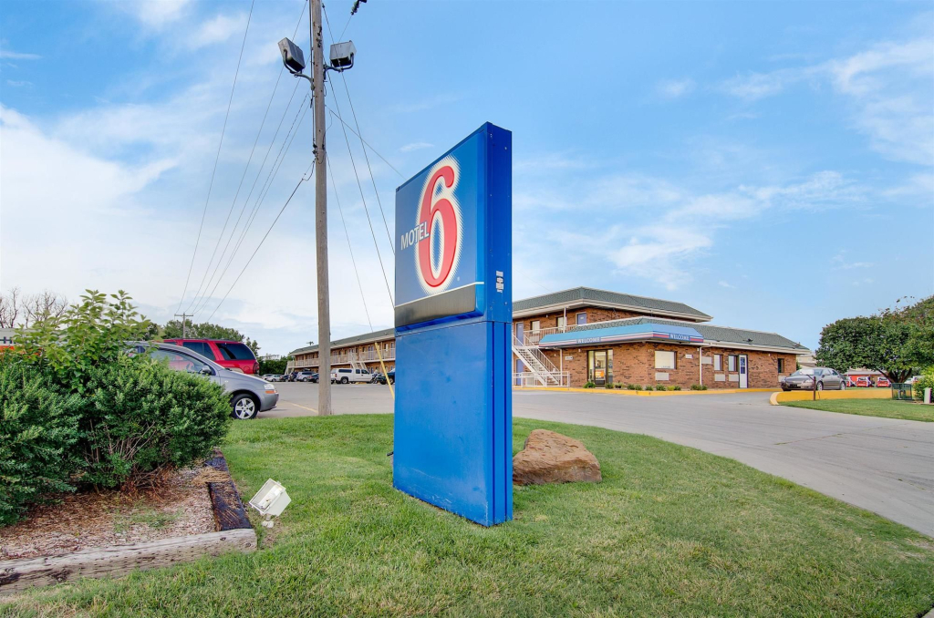 Motel 6-Salina, KS