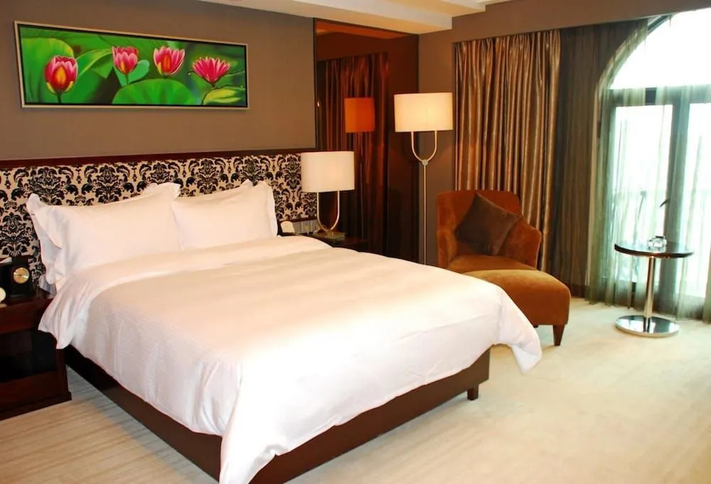 Centenio Kingdom Hotel