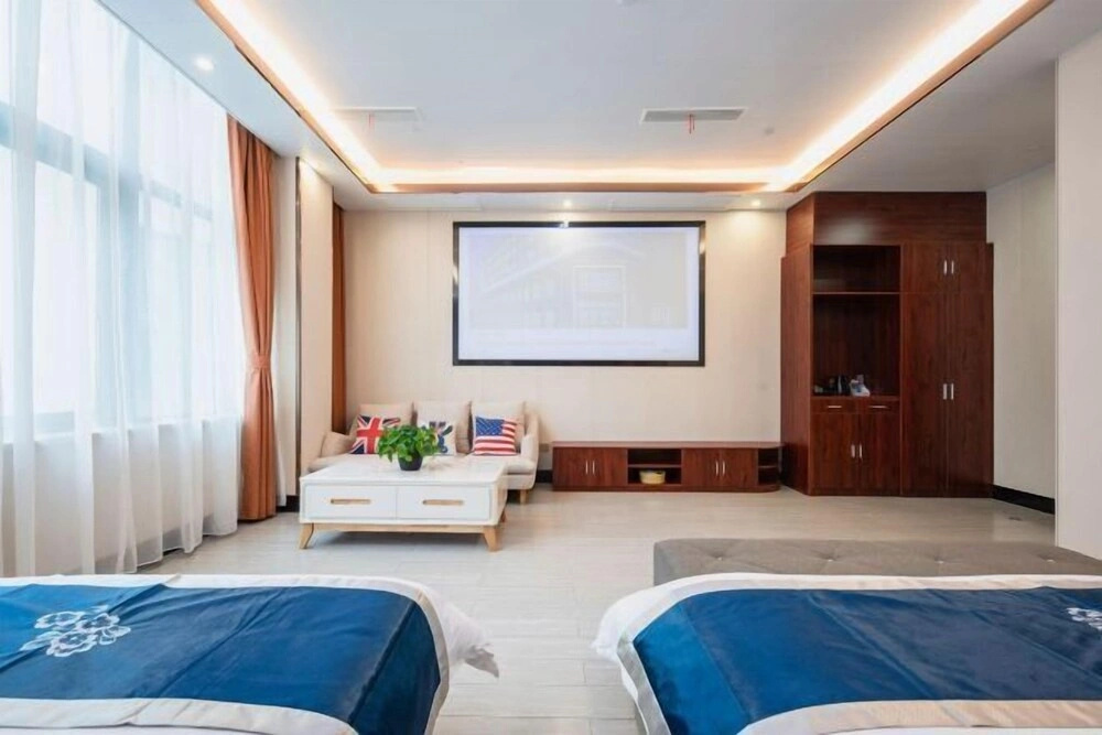 Summer Hotel
