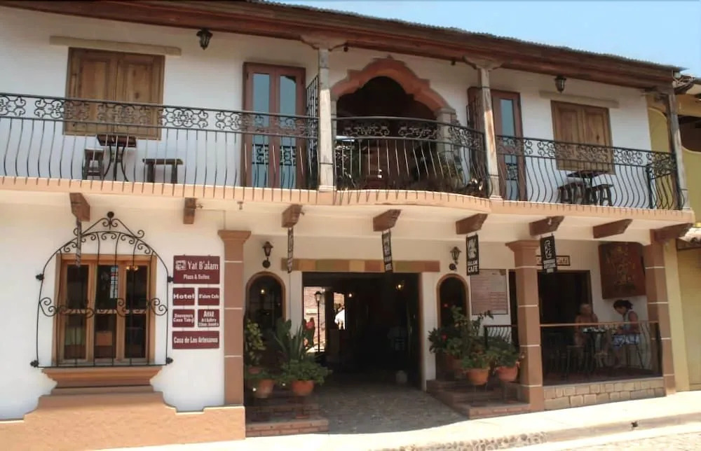 Hotel Plaza Yat Balam