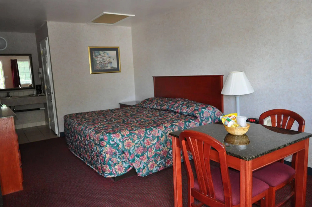 Atrium Inn & Suites