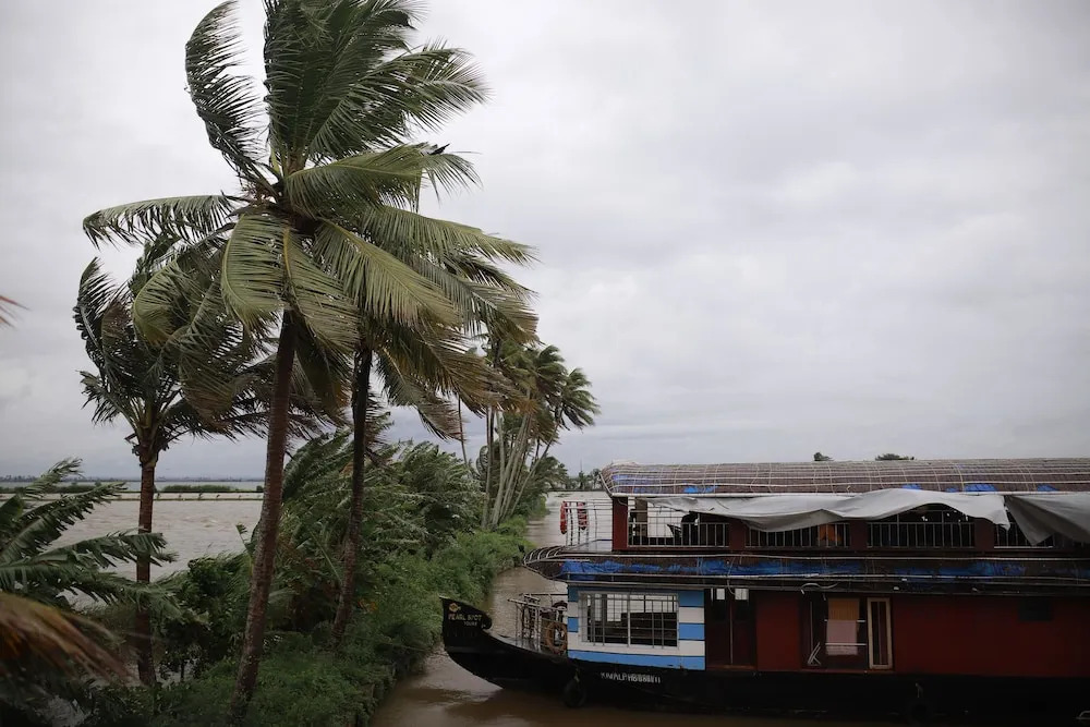 Sreekrishna Houseboat