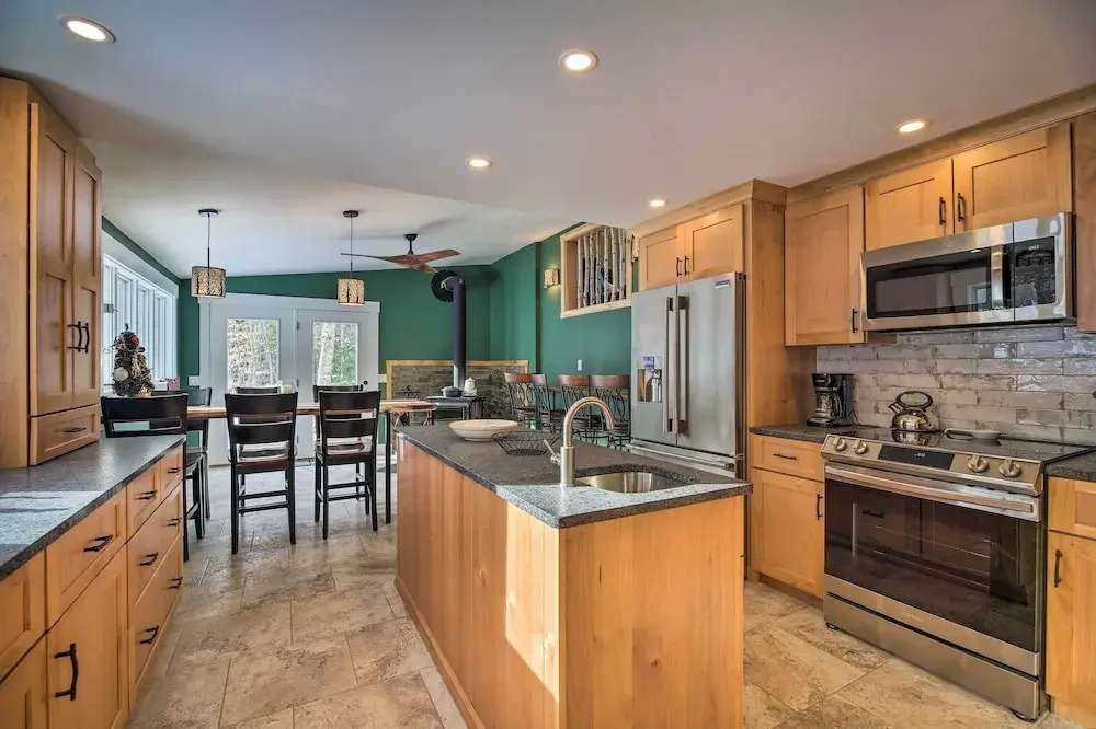 Cozy Home w/ Sauna: Mins to Stowe Mountain Resort