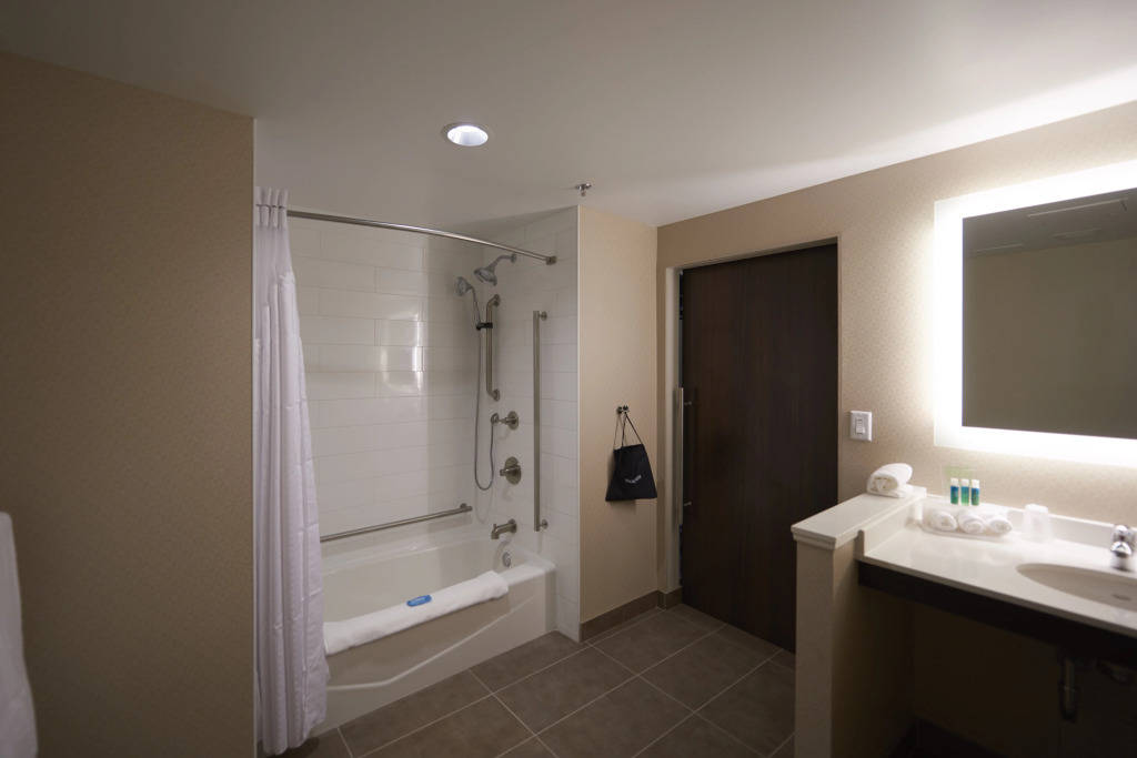 Holiday Inn Express & Suites St. Johns Airport by IHG