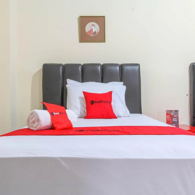RedDoorz Plus @ Otista Garut