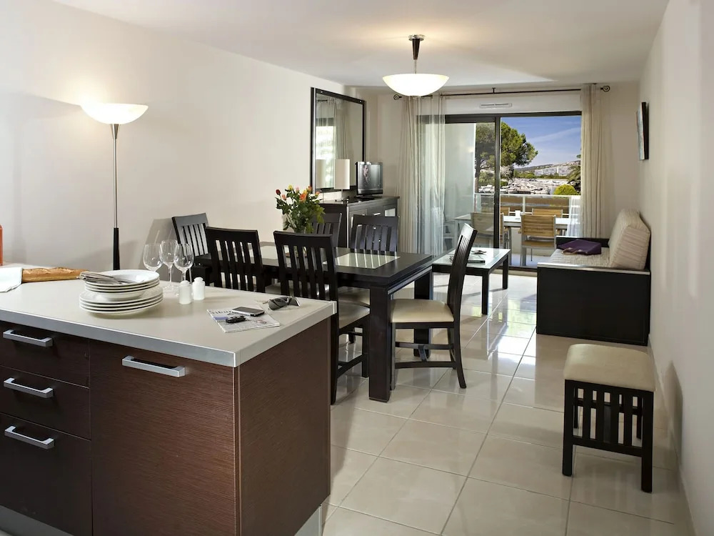 Nice apartment with dishwasher located on a marina