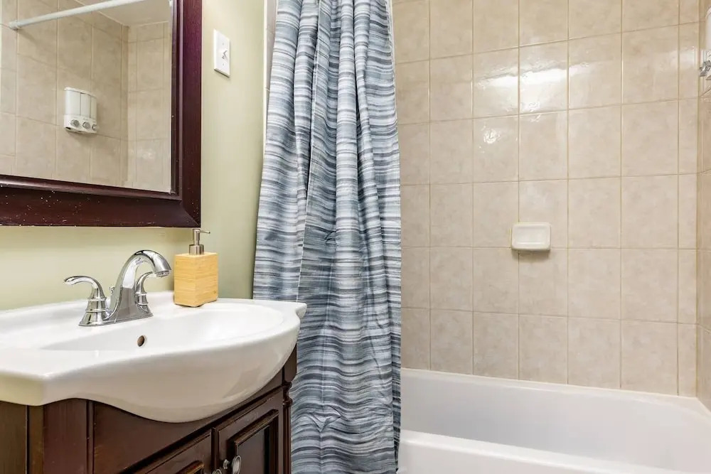 Cozy House 10min to Monuments and DC by CozySuites