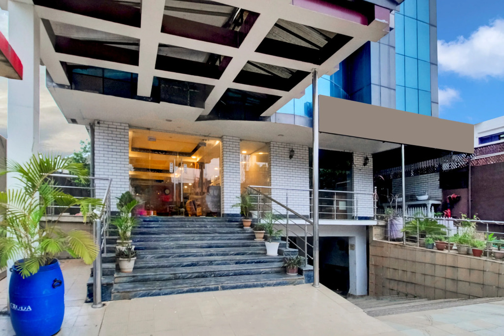 Townhouse Hatigaon Near Medicity Formerly Hotel Grand Majesty