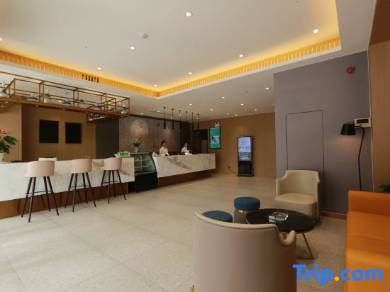 Jinjiang Inn Select Hotel (Heze Train Station)