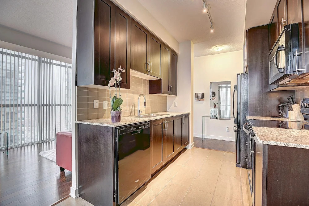 Pathway Luxury Suites - 4099 Brickstone