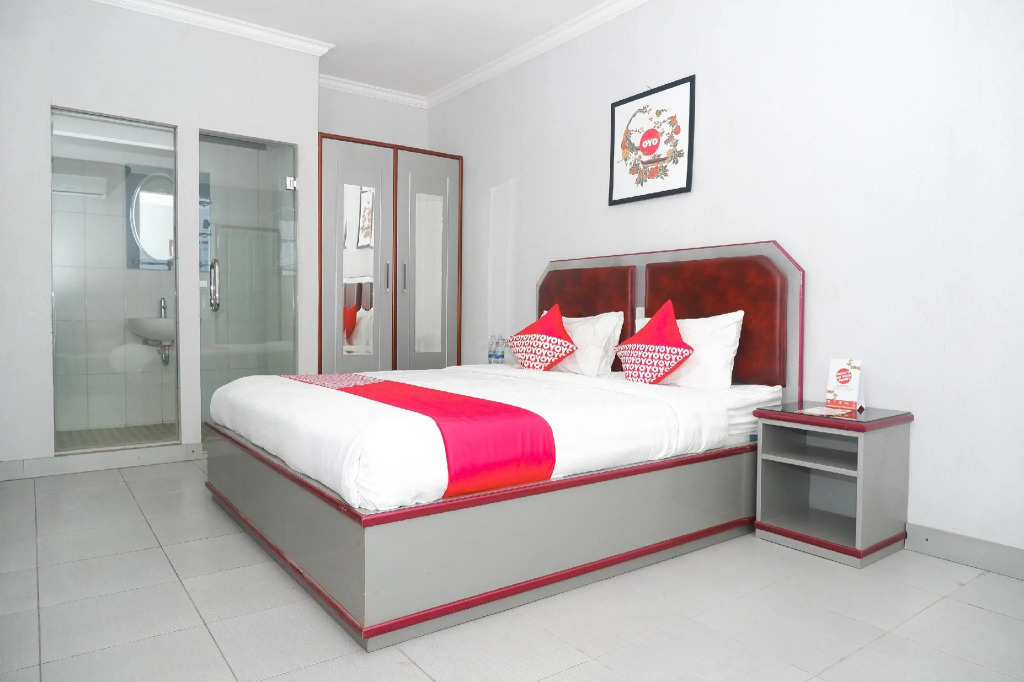 OYO 1284 Executive Residence