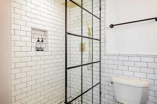 Cheery 1-BR in the of Shaw 2 blocks to subway