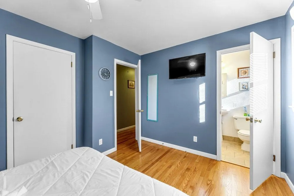 Stay Awhile Charming Greensboro House Close to Must-See Places